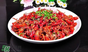 小龍蝦去頭還是不去頭？小龍蝦是吃去頭的好還是不去頭的好？