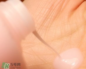 蘭嘉絲汀粉水和蘭蔻粉水哪個(gè)好？蘭嘉絲汀粉水和蘭蔻粉水對(duì)比