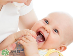 寶寶喝水喝奶要分開用奶瓶嗎？奶瓶喝水和喝奶要分開嗎？