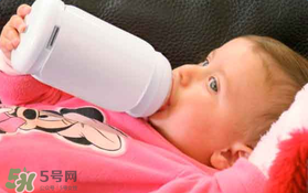 寶寶喝水喝奶要分開用奶瓶嗎？奶瓶喝水和喝奶要分開嗎？