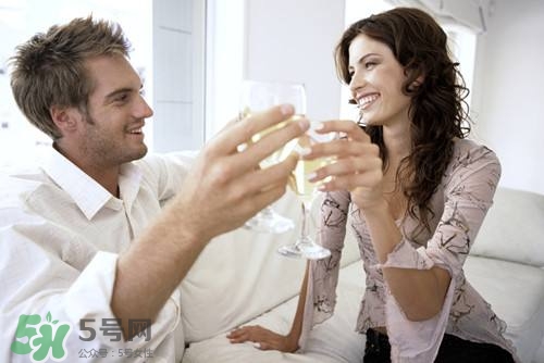 夫妻如何保持新鮮感？調(diào)情小技巧激發(fā)你的性欲