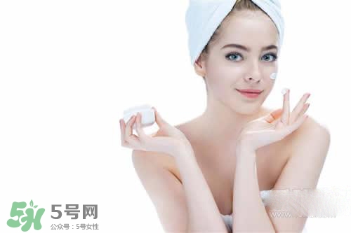 肌底液晚上可以用嗎？肌底液白天還是晚上用