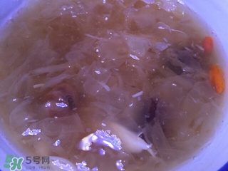 來月經(jīng)想睡覺是咋回事？為什么月經(jīng)期間很困