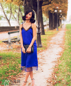 吊帶裙里面穿什么內(nèi)衣？吊帶裙怎么穿內(nèi)衣？