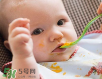 寶寶幾個(gè)月可以吃水果泥？寶寶多大可以吃果泥？