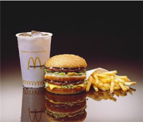 吃快餐抽兩瓶黑血是真的嗎？吃快餐血會變黑嗎？