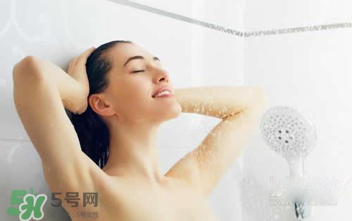 天天洗澡身上還癢是怎么回事？天天洗澡身上還癢怎么辦？