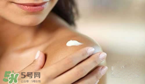 天天洗澡身上還癢是怎么回事？天天洗澡身上還癢怎么辦？