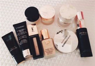 坐月子用什么粉底液？月子里用什么粉底液好