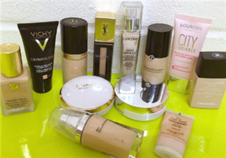 夏天混油皮用什么粉底液？混油皮夏天用什么粉底