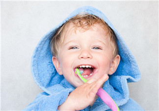 寶寶不肯刷牙一刷就哭怎么辦？怎么樣讓寶寶養(yǎng)成刷牙的習(xí)慣？