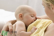 胸很大奶水卻很少怎么回事？胸大卻沒(méi)有奶水該怎么辦？