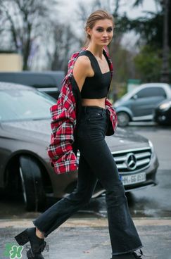 露臍裝怎么搭配？露臍裝怎么搭配好看？