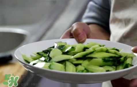 黃瓜怎么切菱形？如何將黃瓜切菱形