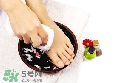  艾葉泡腳有什么禁忌？艾葉泡腳的禁忌