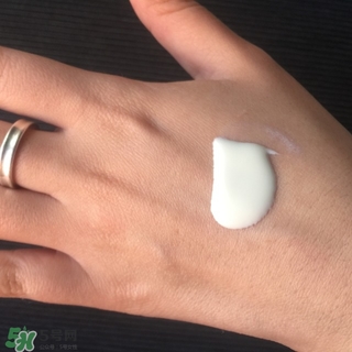 隔離霜和妝前乳都要用嗎？隔離霜和妝前乳哪個(gè)好