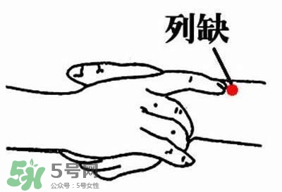 媽媽病毒性感冒需要停止喂奶嗎？媽媽感冒了喂奶需要注意什么？