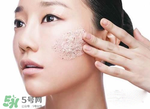 先用磨砂膏還是先用洗面奶？磨砂膏和洗面奶哪個先用？