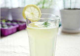 檸檬水什么時候喝最好？檸檬水什么時間喝最好