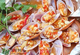 花甲能和白酒一起吃嗎？花甲和白酒在一起會食物中毒嗎？