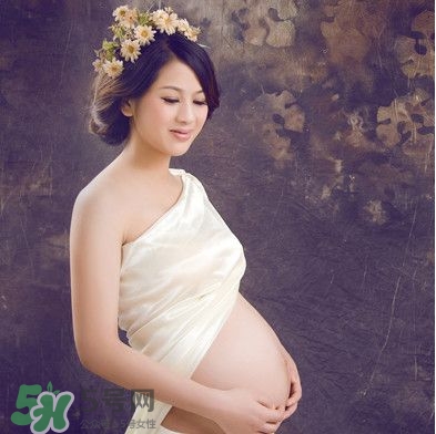 孕婦摸肚子會繞頸嗎？孕婦摸肚子胎兒能感受到嗎？