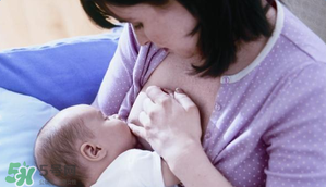 哺乳期奶水有血是什么原因？哺乳期奶水有血能喂奶嗎？