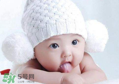 如何判斷新生兒已經(jīng)吃飽？新生兒吃飽了有什么表現(xiàn)？