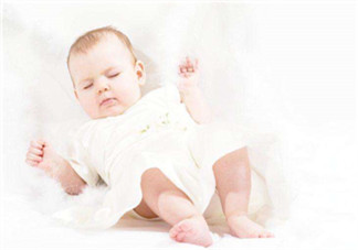 如何判斷新生兒已經(jīng)吃飽？新生兒吃飽了有什么表現(xiàn)？