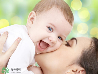 哺乳期媽媽用護(hù)膚品對(duì)寶寶有影響嗎？哺乳期能不能用護(hù)膚品？