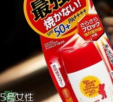 近江兄弟防曬霜紅色藍(lán)色哪個(gè)好？近江兄弟小熊防曬霜紅色藍(lán)色對比