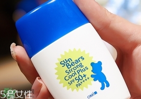 近江兄弟防曬霜紅色藍(lán)色哪個(gè)好？近江兄弟小熊防曬霜紅色藍(lán)色對比