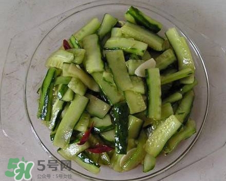 刀拍涼拌黃瓜怎么做？最簡單的涼拌黃瓜