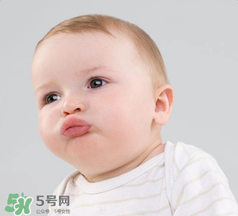 寶寶頭皮上的污垢可以摳掉嗎？寶寶頭上的頭垢該怎么處理？