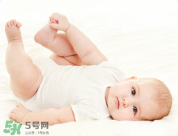 寶寶頭皮上的污垢可以摳掉嗎？寶寶頭上的頭垢該怎么處理？