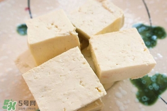 黑魚能和豆腐一起吃嗎？豆腐可以和黑魚一起吃嗎