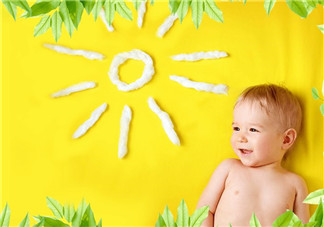 夏日海邊寶寶游泳怎么防曬？海邊親子游泳防曬注意事項(xiàng)