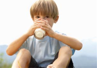 奶酪酸奶能給寶寶補(bǔ)鈣嗎？如何為寶寶選擇奶制品補(bǔ)鈣？