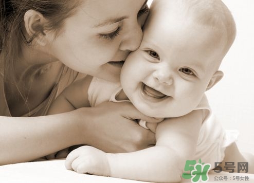 懷孕夢(mèng)見蛇是什么意思？懷孕夢(mèng)到蛇預(yù)示著什么