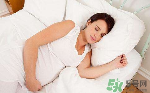 懷孕夢(mèng)見蛇是什么意思？懷孕夢(mèng)到蛇預(yù)示著什么