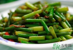 蒜薹跟什么相克？蒜薹不能和什么一起吃