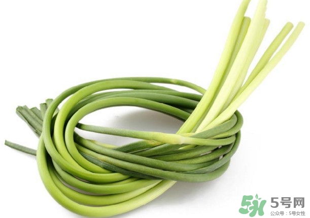 蒜薹是怎么長出來的？蒜薹和蒜苔有什么區(qū)別