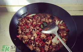 別人家的室友！成都女孩為室友帶了一盆冷吃兔