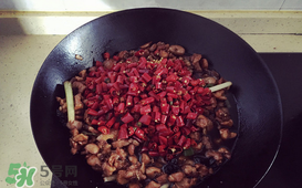 別人家的室友！成都女孩為室友帶了一盆冷吃兔