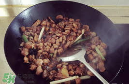 別人家的室友！成都女孩為室友帶了一盆冷吃兔