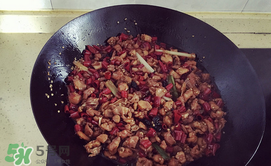 別人家的室友！成都女孩為室友帶了一盆冷吃兔