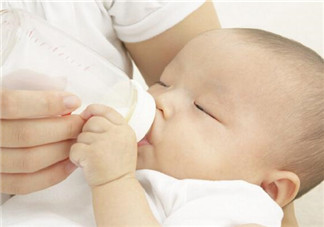 寶寶溢奶怎么辦？寶寶溢奶怎么做？