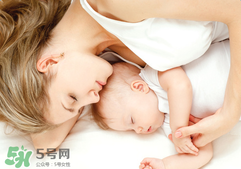 產(chǎn)后皮膚干燥起皮又很癢是怎么回事？生完小孩后皮膚特干怎么辦？