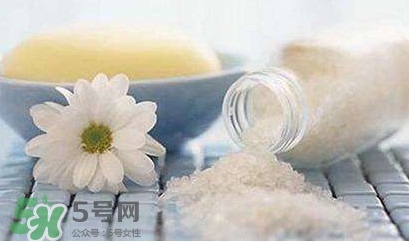 食用鹽可以洗臉嗎？用食用鹽洗臉好嗎？