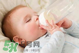 寶寶溢奶怎么辦？寶寶溢奶怎么做？