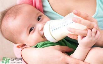 寶寶溢奶怎么辦？寶寶溢奶怎么做？